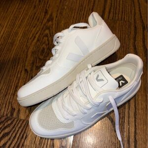 New Veja V-10 Sneakers White and Beige Sneakers